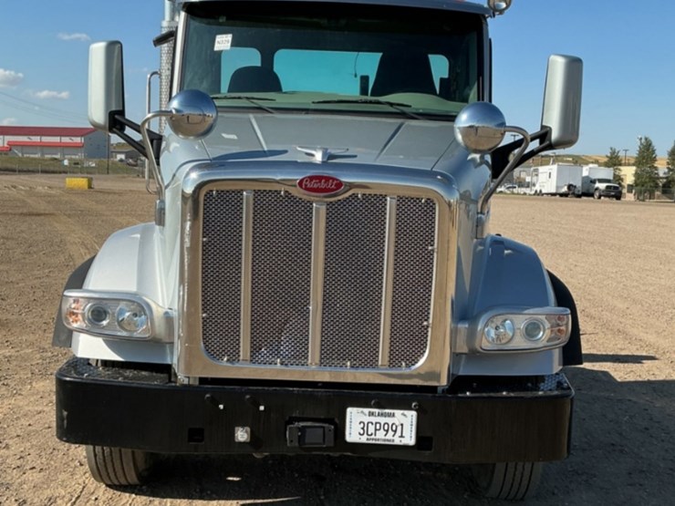 2019-peterbilt-567-image-2