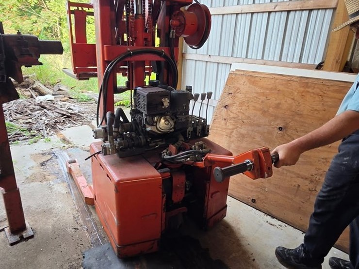 #109-•-raymond-w3rtn-42-33-104-5-walkie-stacker-forklift-image-5