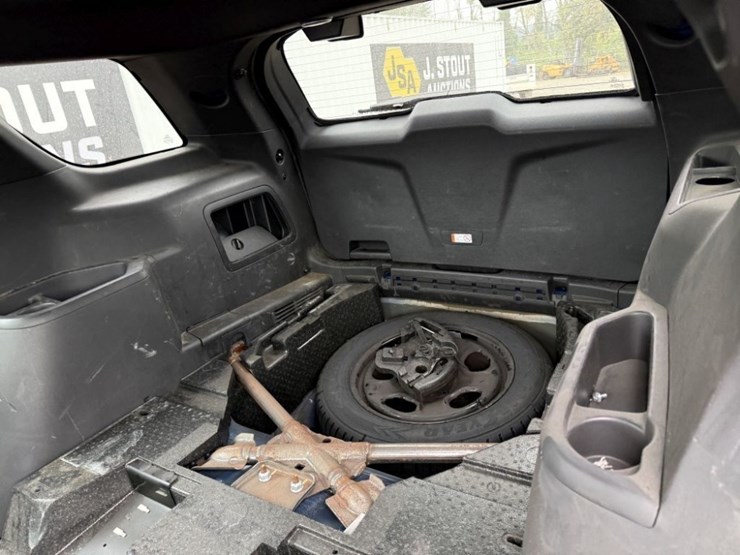 2015-ford-explorer-image-15