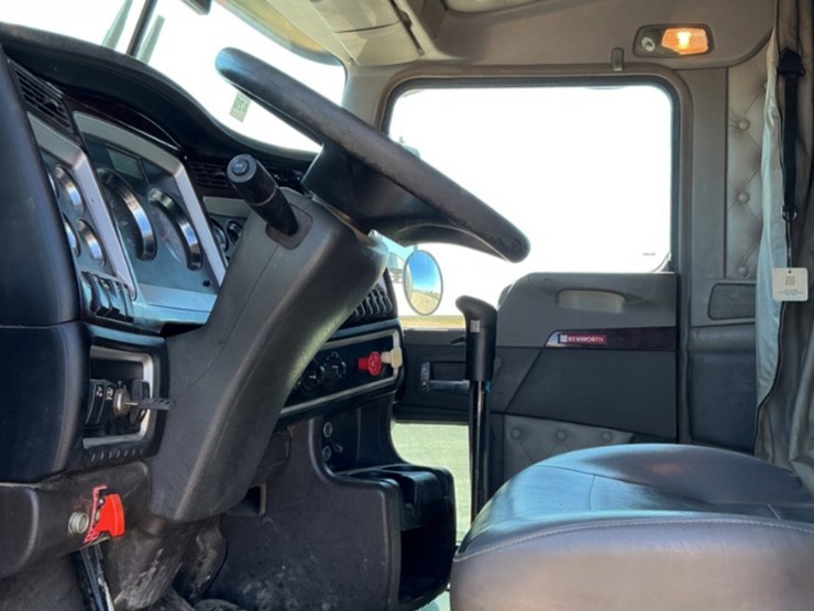2013-kenworth-t800-image-32
