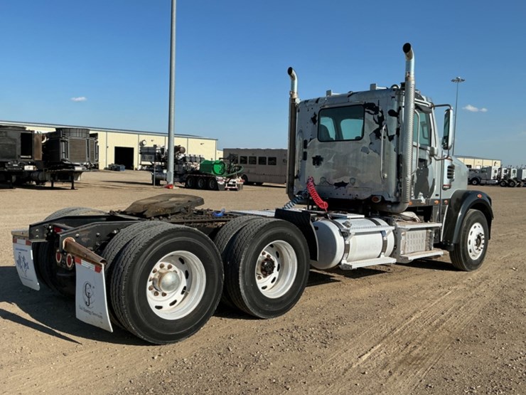 2011-freightliner-coronado-122-sd-image-5