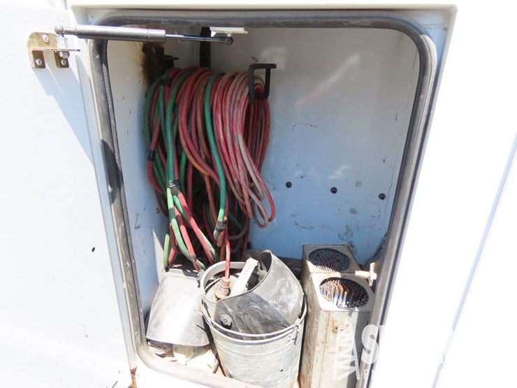 2006-gmc-c5500-4wd-crew-cab-service-truck-image-6