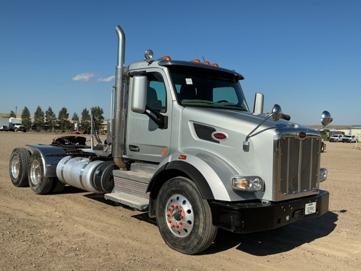 2019-peterbilt-567-image-3