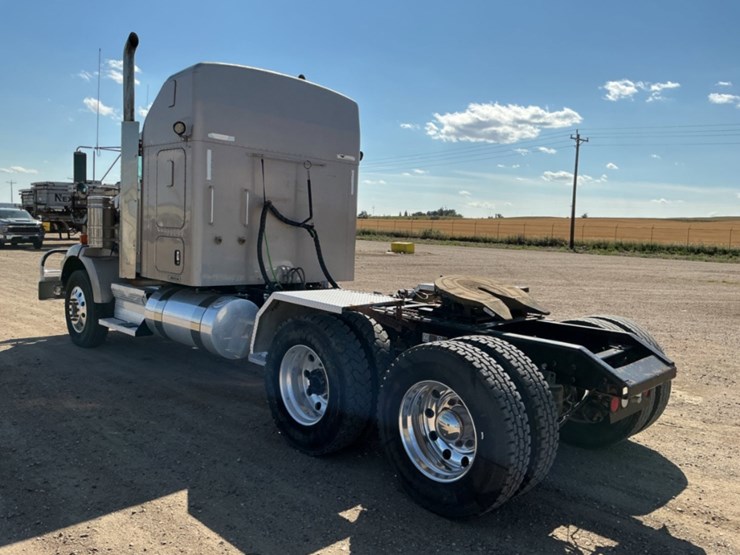 2013-kenworth-t800-image-12