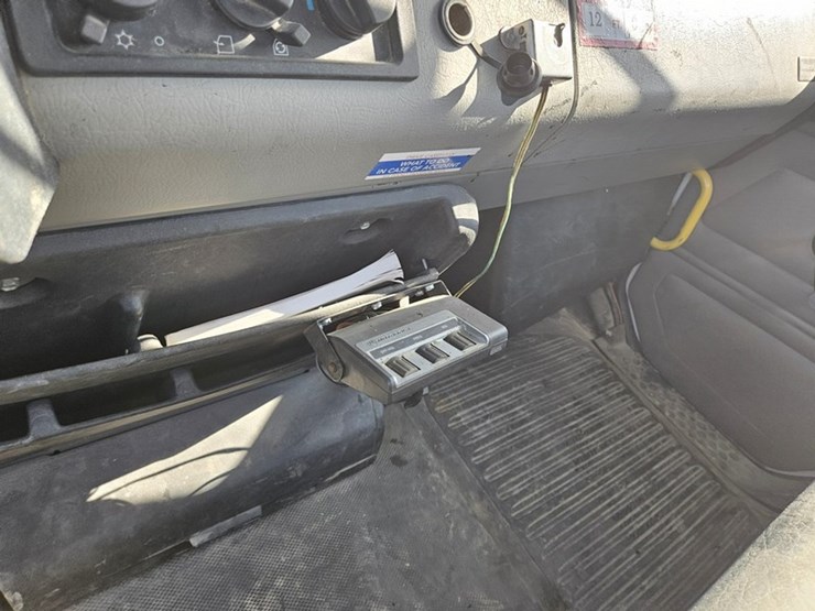 2002-freightliner-fl80-image-63