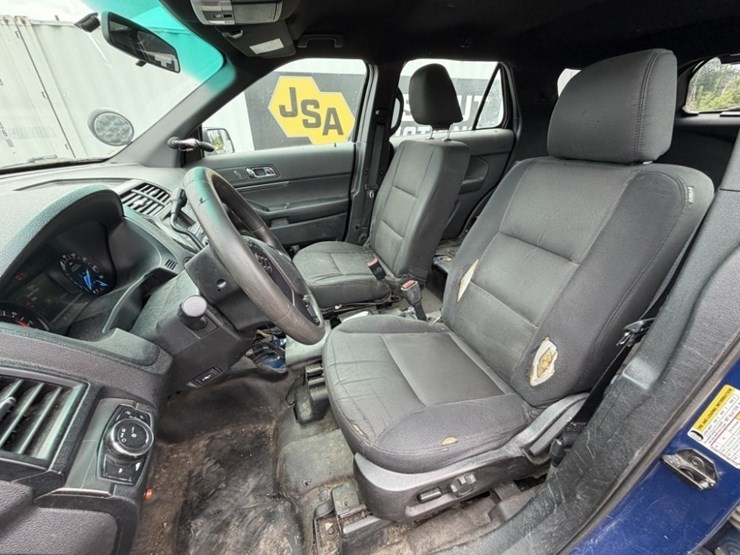 2017-ford-explorer-image-25