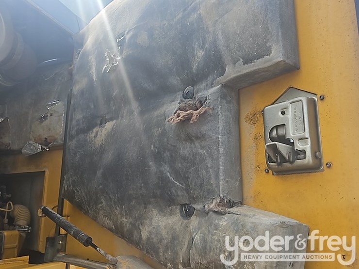 2014-deere-624k-image-17