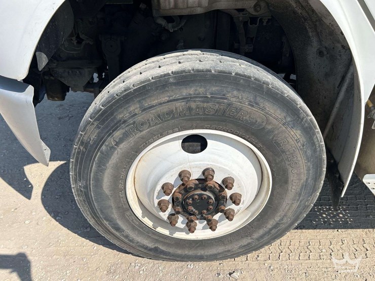 2019-freightliner-m2-106-image-41