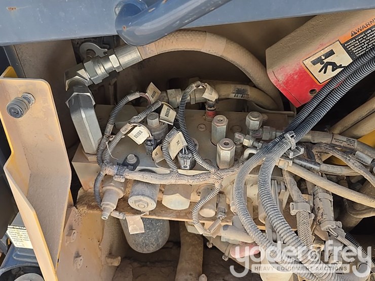 2018-deere-850k-image-28