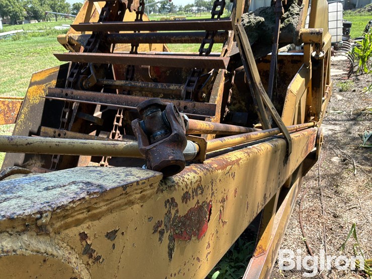 soil-mover-90-e-pull-type-scraper-image-11