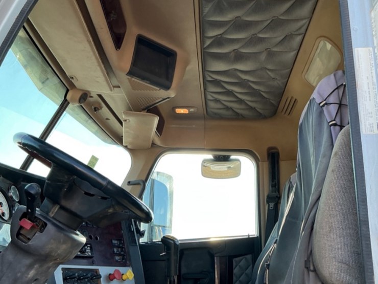 2015-freightliner-coronado-122-sd-image-25