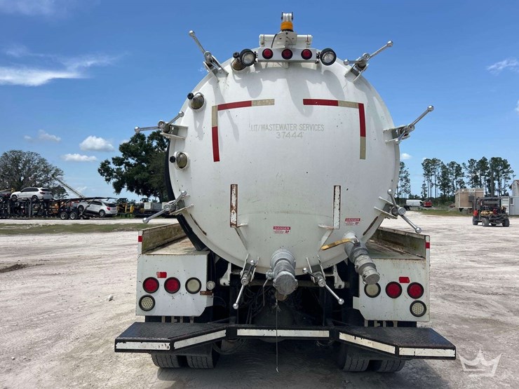 2015-freightliner-114sd-image-29