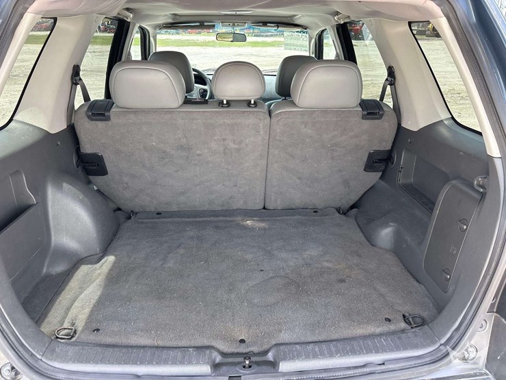 2005-ford-escape-image-25