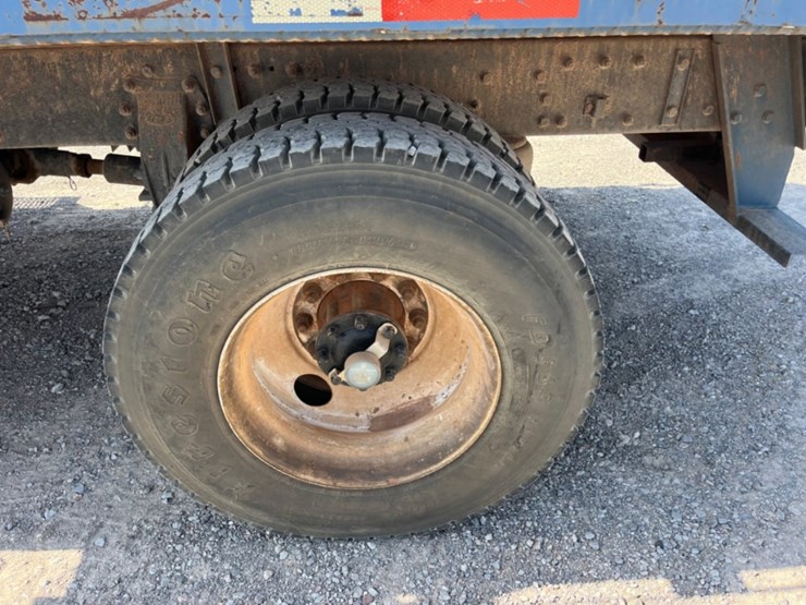 2013-peterbilt-337-image-13