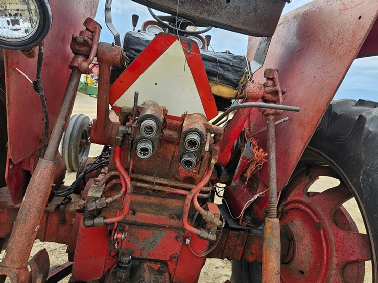 #53-•-interantional-656-farmall-tractor-image-16
