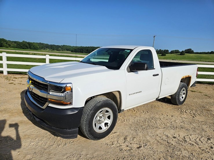 2017-chevrolet-1500-image-1