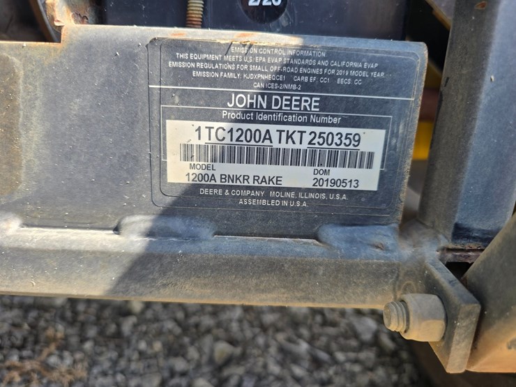 #1012-•-2019-john-deere-1200a-bunker-rake-image-20