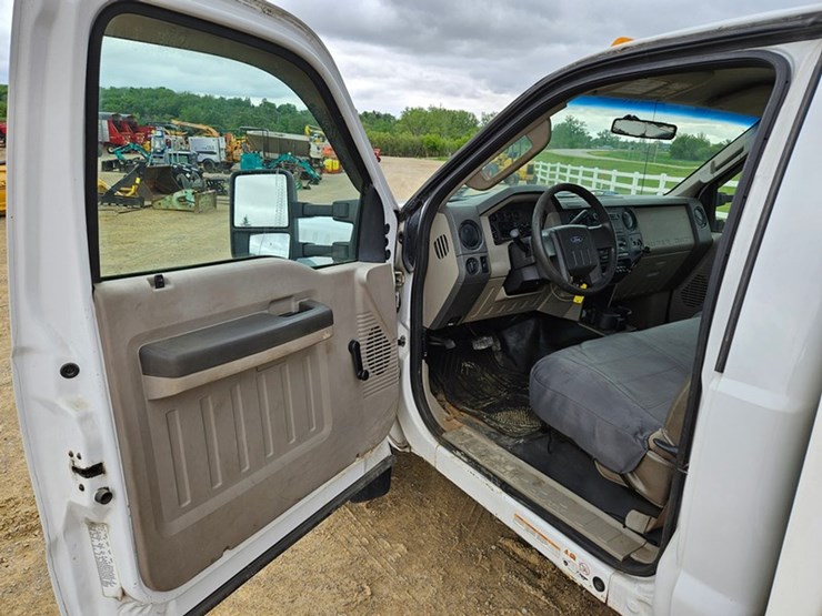 2008-ford-f550-image-34