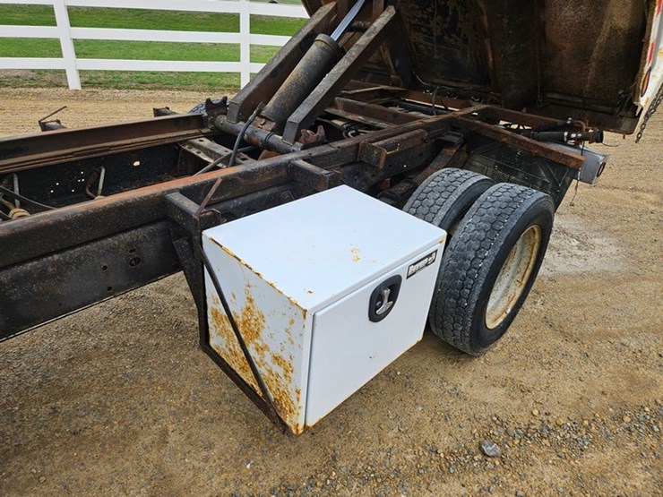 2009-ford-f550-image-15