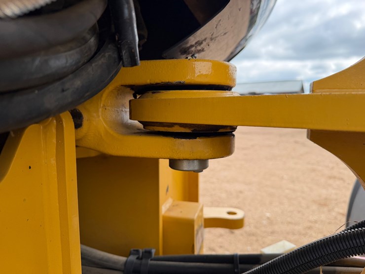 2023-john-deere-g-image-25