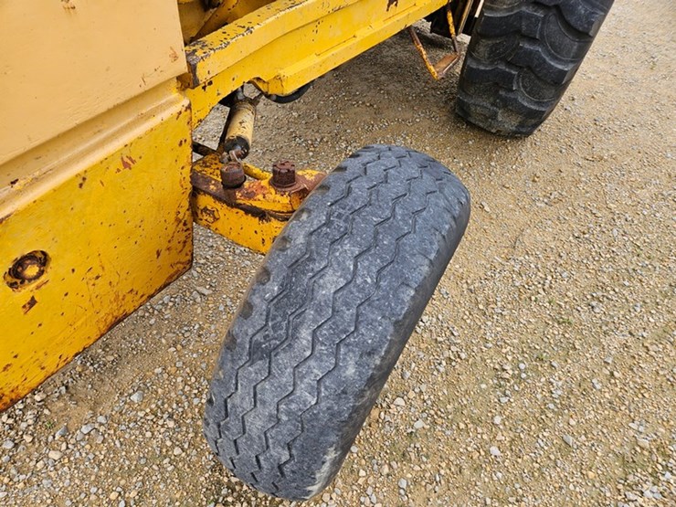 #127-•-case-single-stage-fork-lift-image-16