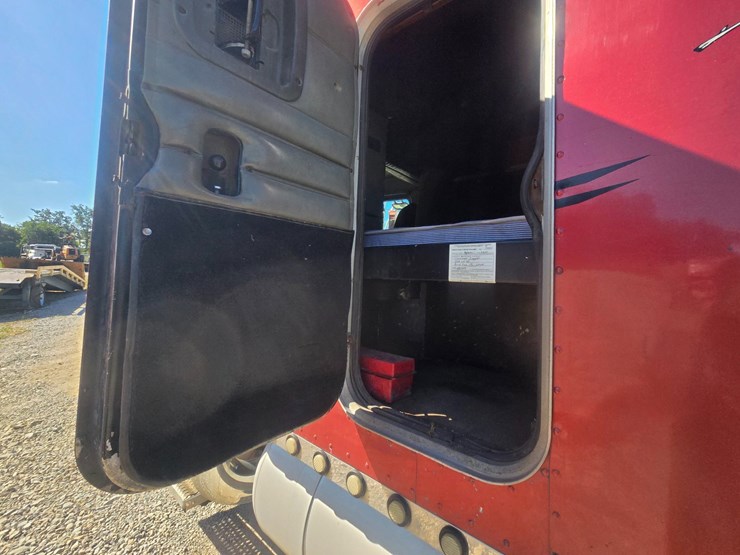 1995-peterbilt-379-image-70