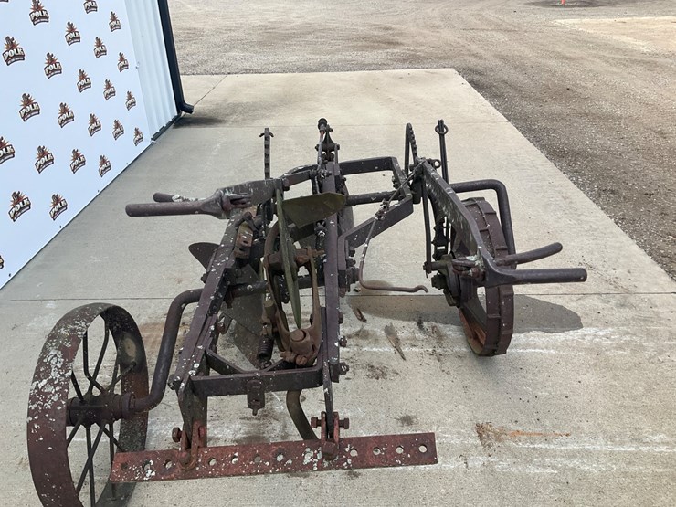 #5303-•-antique-2-bottom-pull-type-moldboard-plow-on-steel-wheels-image-8