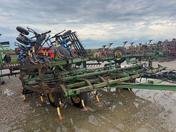 john-deere-field-cultivator,-c-shank,-5-bar-harrow,-25ft-image-3