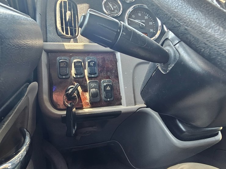 2015-peterbilt-386-image-60