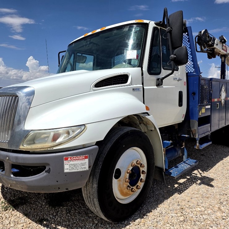 2010 INTERNATIONAL DURASTAR 4300