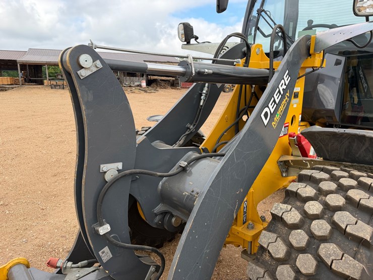 2023-john-deere-g-image-12