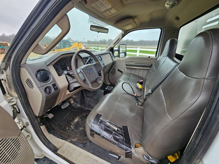 2009-ford-f550-image-23