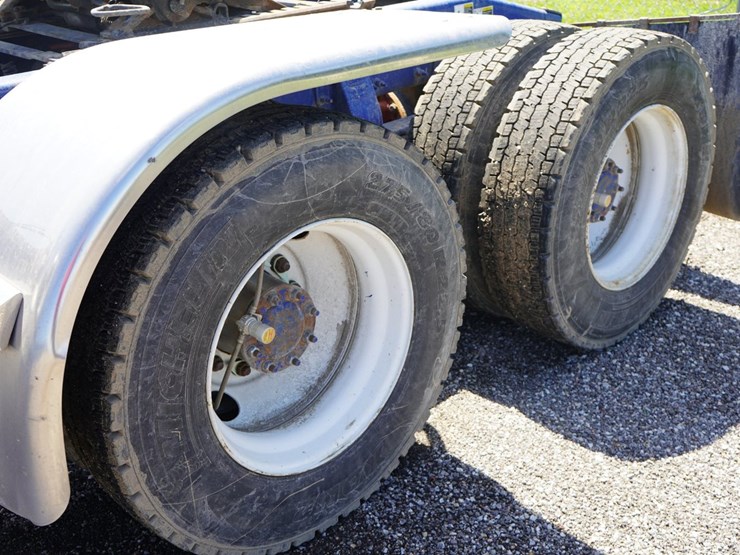 2015-peterbilt-365-t/a-daycab-truck-tractor-image-19