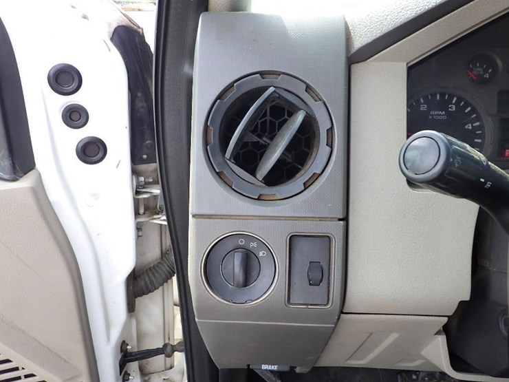 2008-ford-f550-image-32