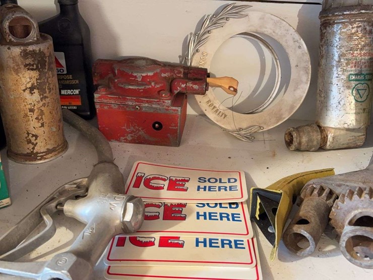 contents-of-two-shelves-image-9