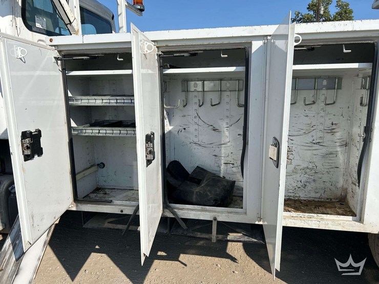 2018-freightliner-m2-106-image-19