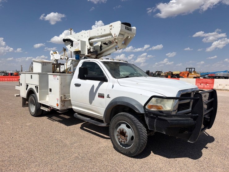 2012-dodge-ram-5500-image-3