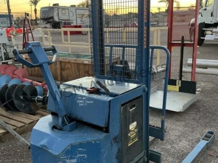 blue-giant-electric-order-picker-image-4
