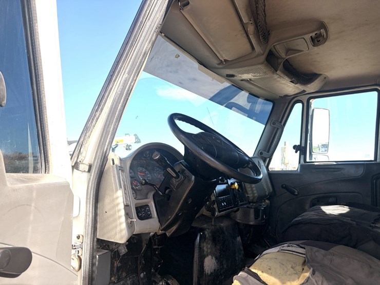 2019-international-durastar-4300-image-9