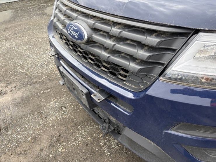 2017-ford-explorer-image-15