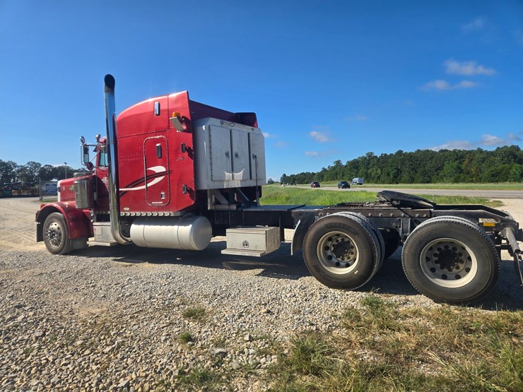 1995-peterbilt-379-image-10