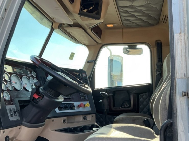 2013-freightliner-coronado-122-sd-image-19