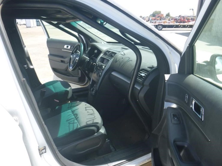 2015-ford-explorer-image-6