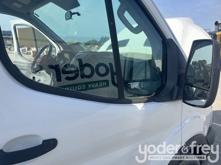 2015-ford-transit-image-21