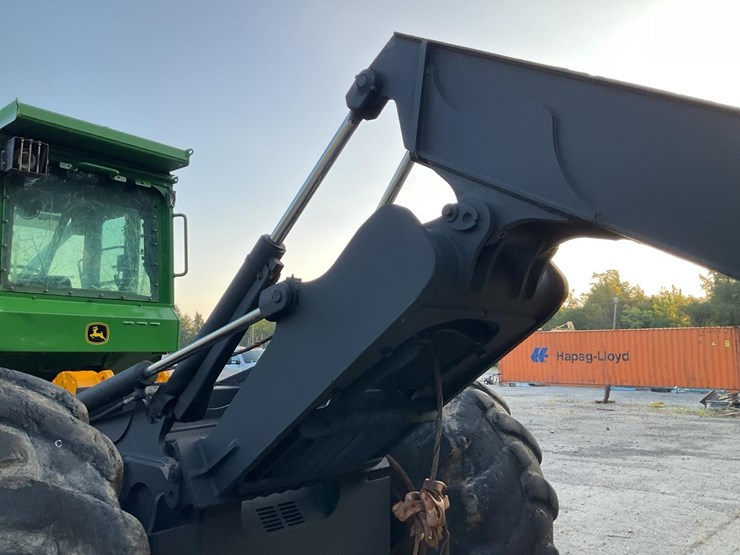 2006-deere-648g-iii-image-48