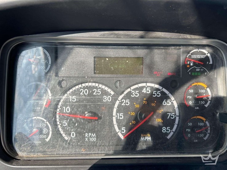 2018-freightliner-m2-106-image-13