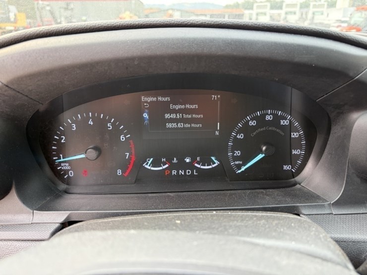 2020-ford-explorer-image-29