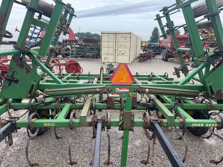 2025-john-deere-960-image-9