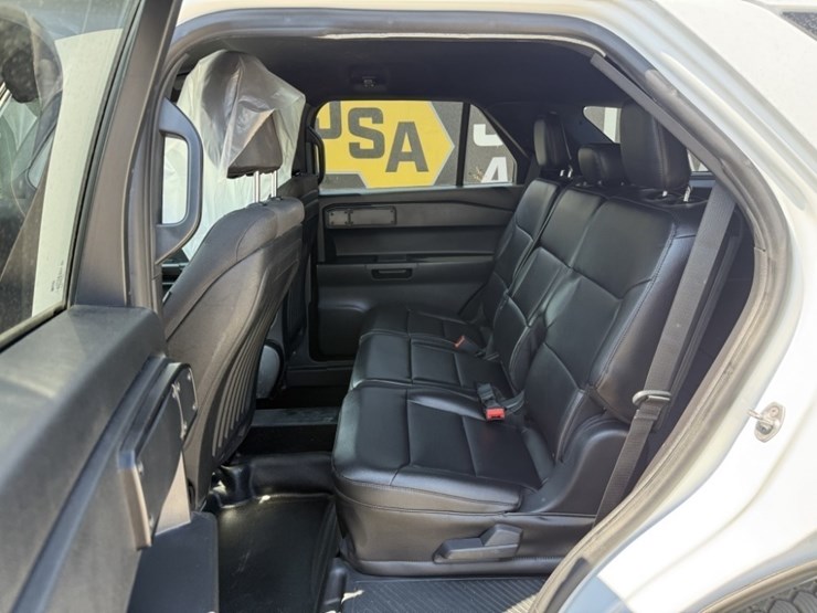 2020-ford-explorer-image-19