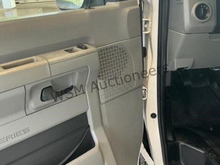 2009-ford-cargo-image-23